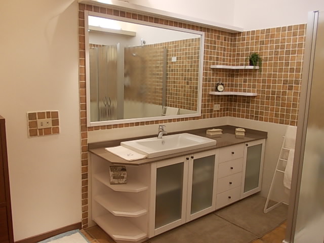 BAGNO SU MISURA IN LEGNO